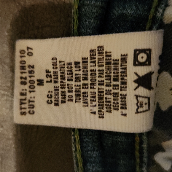 Lucky Brand button fly jeans! - Picture 9 of 10